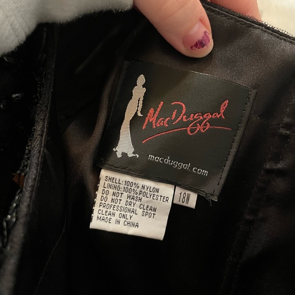 MacDuggal Black One Shoulder Prom Dress 18w - Picture 4 of 5